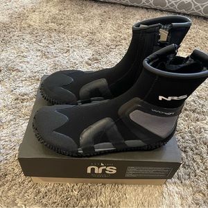 NRS Paddle Shoe Size 9 new